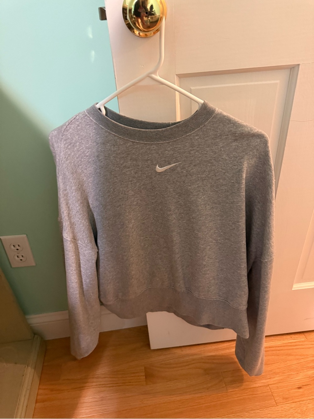 Nike Women's Gray Crewneck Sweatshirt Slightly cropped